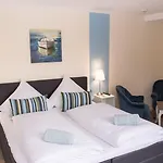 Otel Fruehstueckshotel 3*