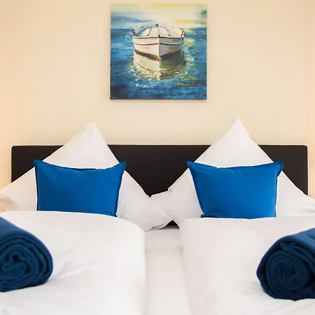 Fruehstueckshotel 3* בוסום