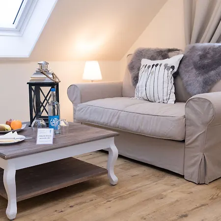 מלון Fruehstueckshotel 3*